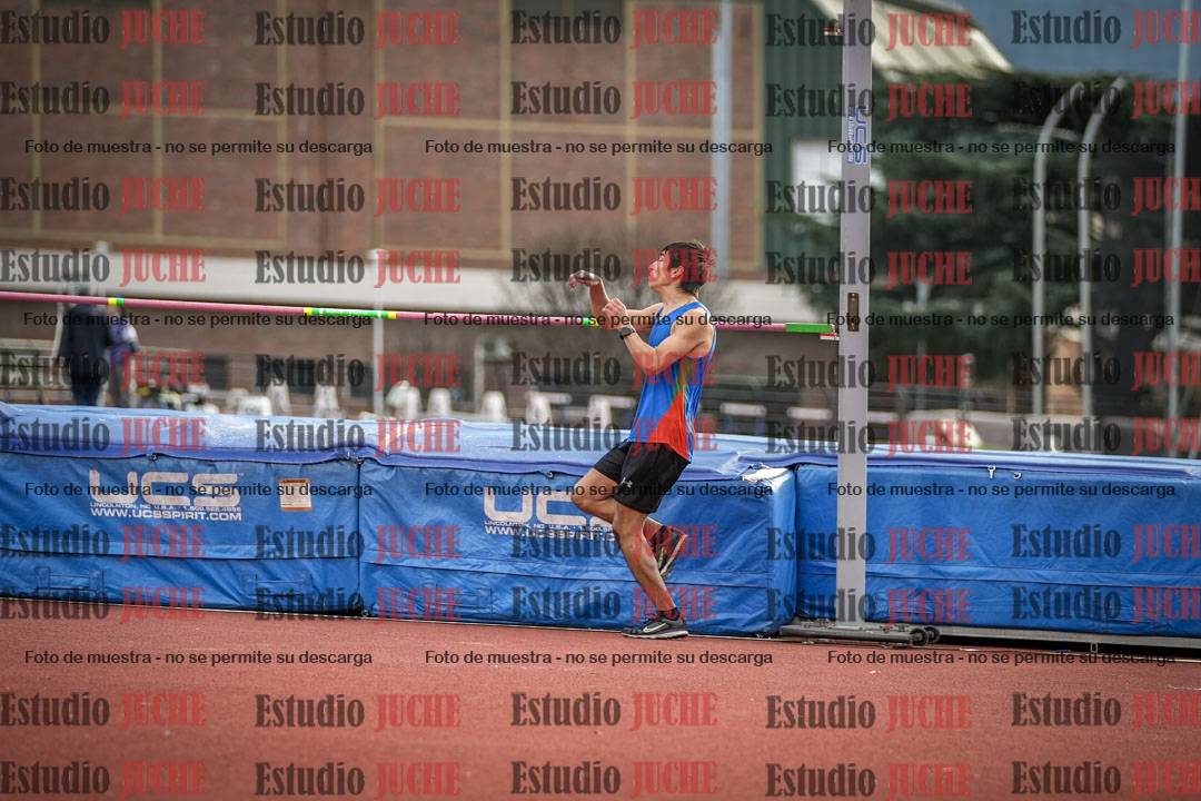 Fotos del salto en alto - todos los grupos