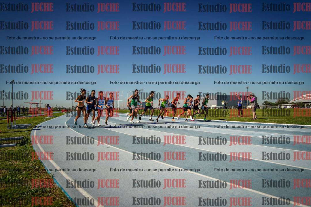 Fotos de los 5000 m de mujeres y varones - serie 1