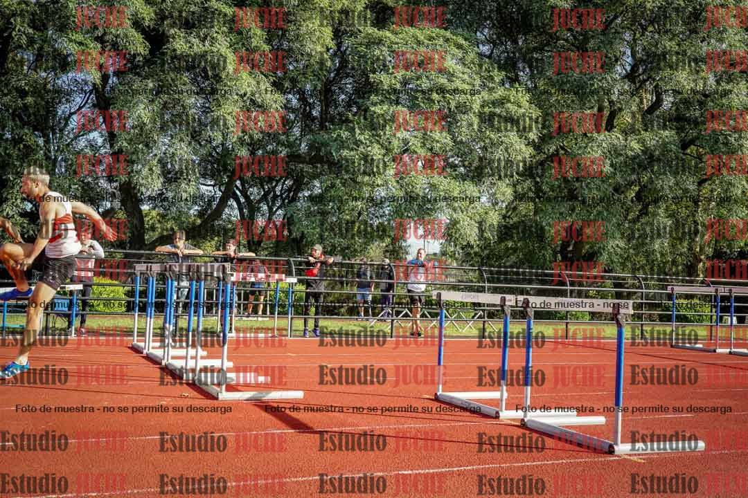 Fotos de los 110 m con vallas de varones - decatlón 6