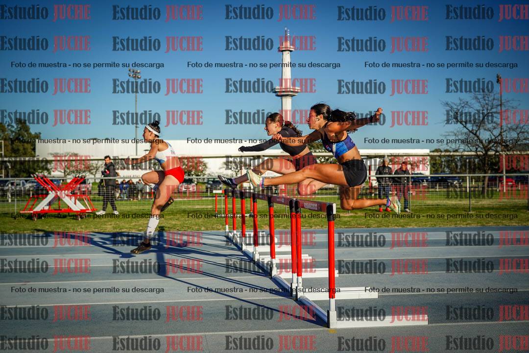 Fotos de los 100 m con vallas de mujeres - heptatlón 1