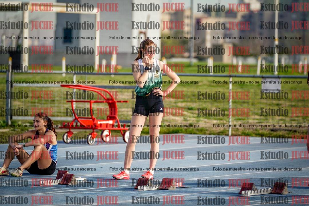 Fotos de los 100 m con vallas de mujeres - heptatlón 1