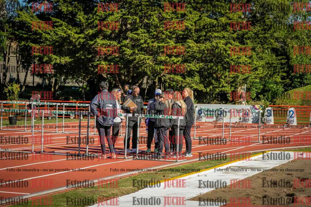 Fotos de algunos extras y podios del día 2