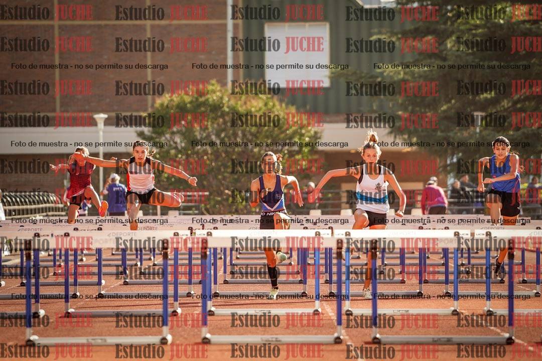 Fotos de los 80 m con vallas de mujeres - U16