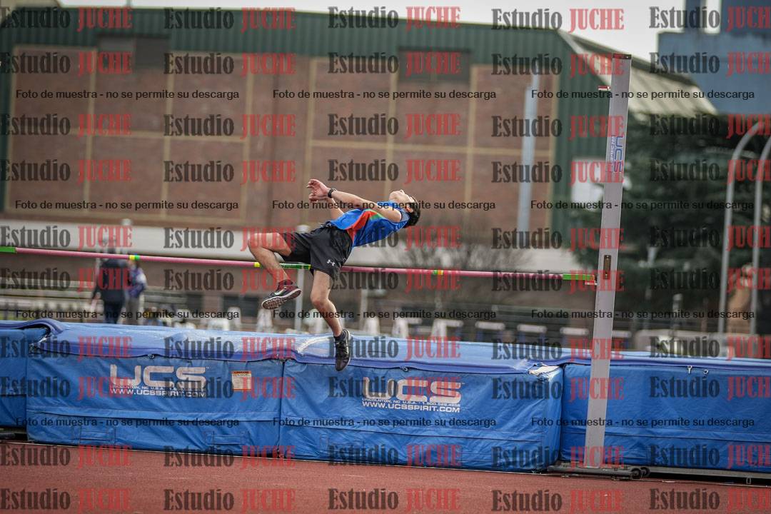 Fotos del salto en alto - todos los grupos