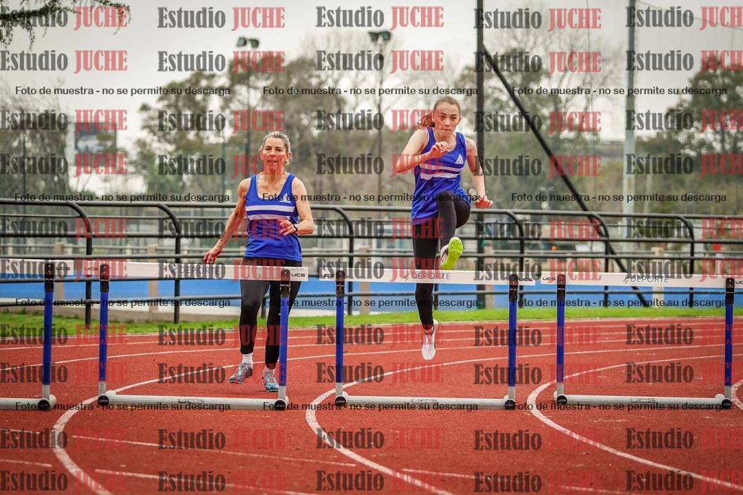 Fotos de los 295 m con vallas de mujeres - U16