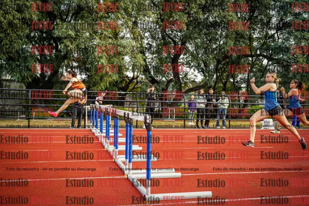 Fotos de los 100 m con vallas de mujeres - heptatlón 1