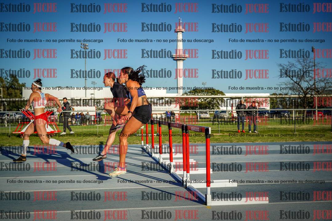 Fotos de los 100 m con vallas de mujeres - heptatlón 1