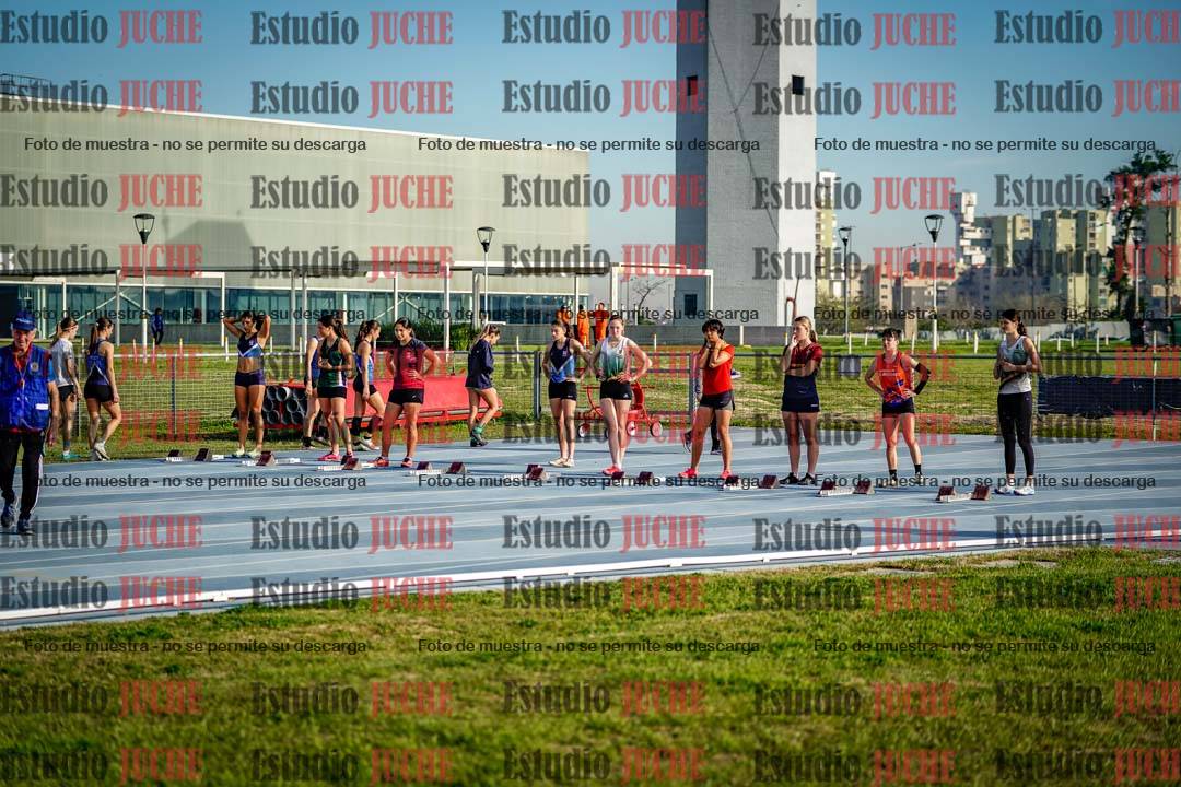 Fotos de los 100 m con vallas de mujeres - heptatlón 1