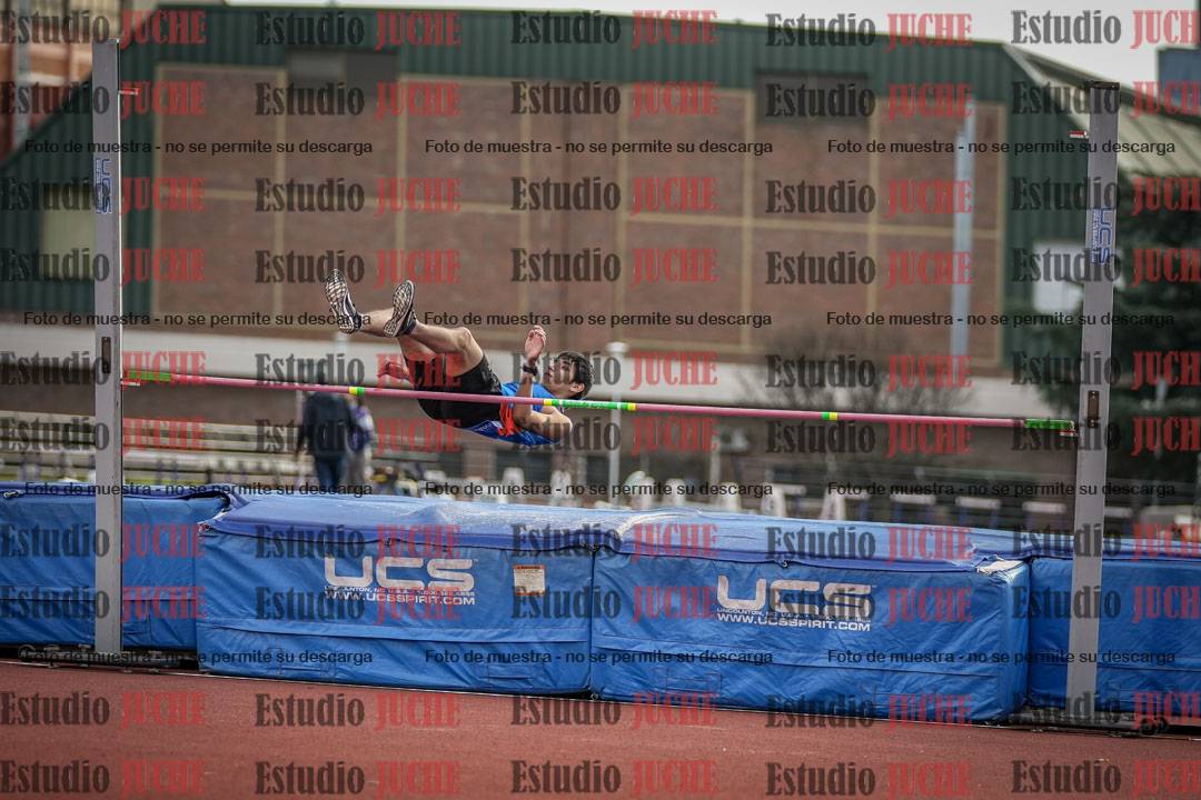 Fotos del salto en alto - todos los grupos