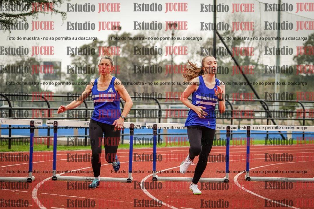 Fotos de los 295 m con vallas de mujeres - U16