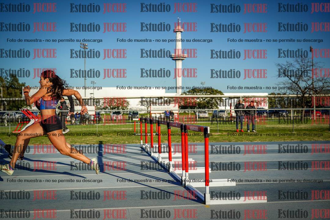 Fotos de los 100 m con vallas de mujeres - heptatlón 1