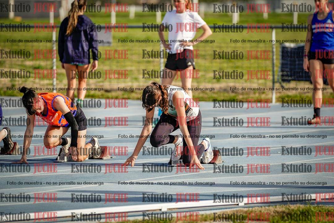 Fotos de los 100 m con vallas de mujeres - heptatlón 1