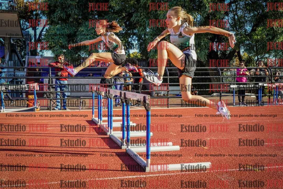 Fotos de los 80 m con vallas de mujeres - U16