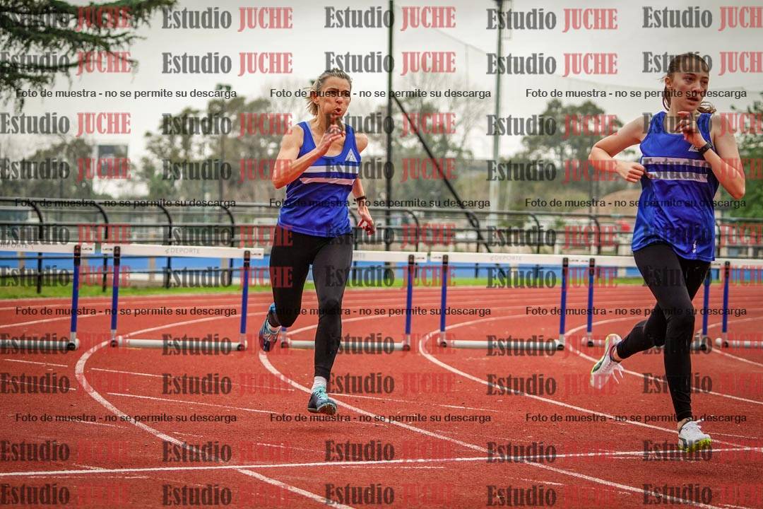 Fotos de los 295 m con vallas de mujeres - U16