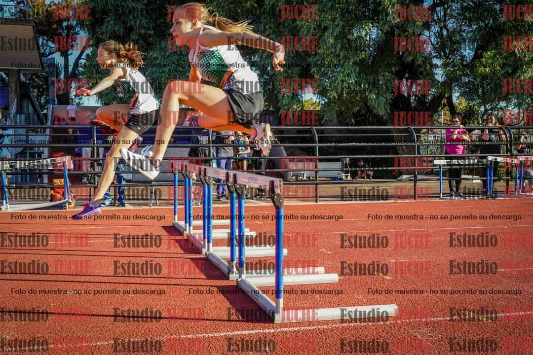 Fotos de los 80 m con vallas de mujeres - U16