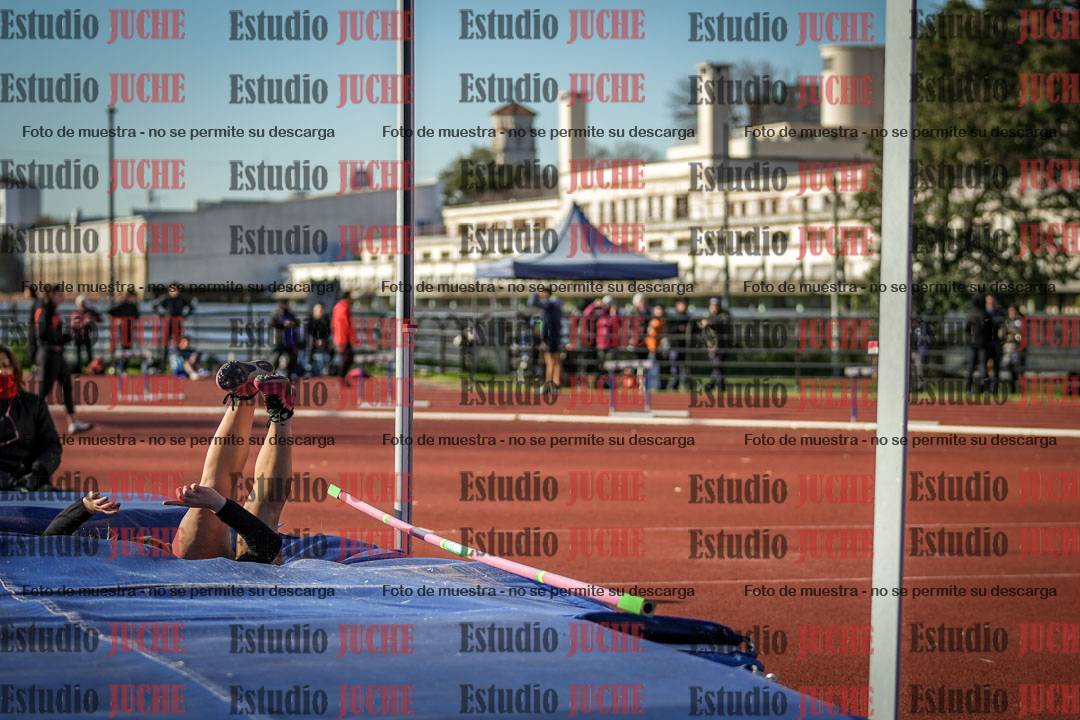 Fotos del salto en alto - todos los grupos