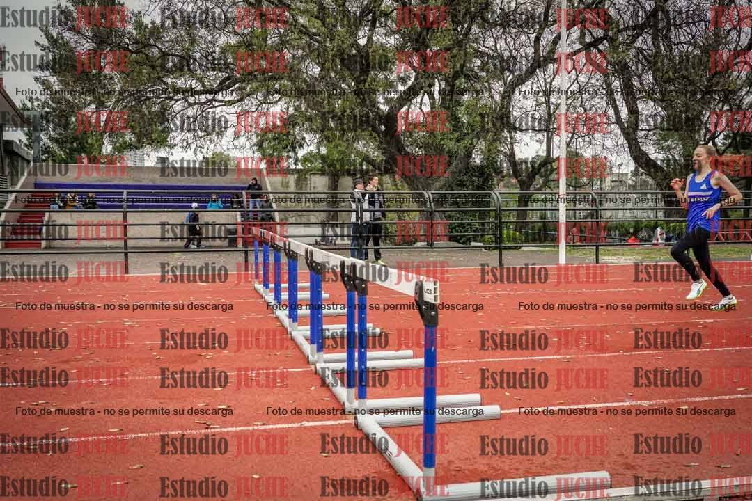 Fotos de los 295 m con vallas de mujeres - U16