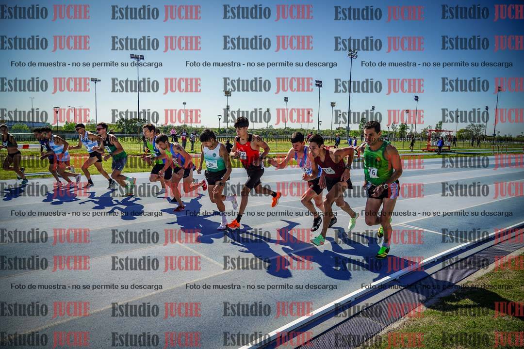 Fotos de los 5000 m de mujeres y varones - serie 1