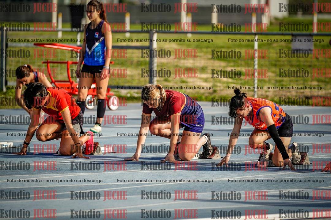 Fotos de los 100 m con vallas de mujeres - heptatlón 1