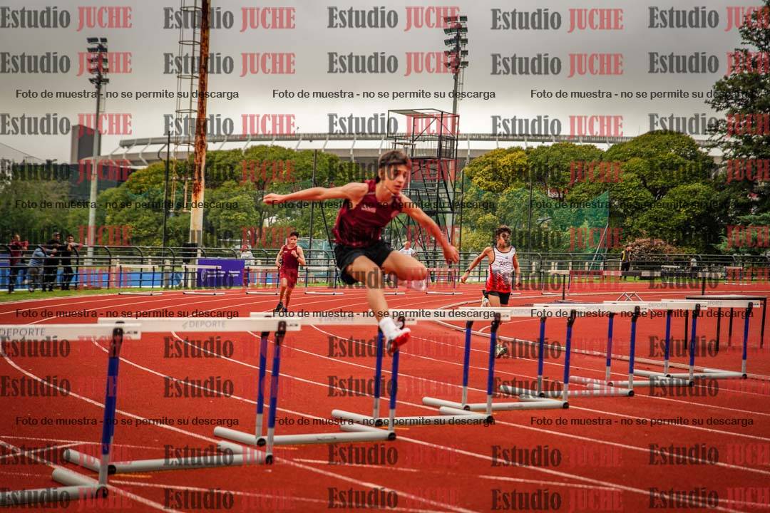 Fotos de los 295 m con vallas de varones
