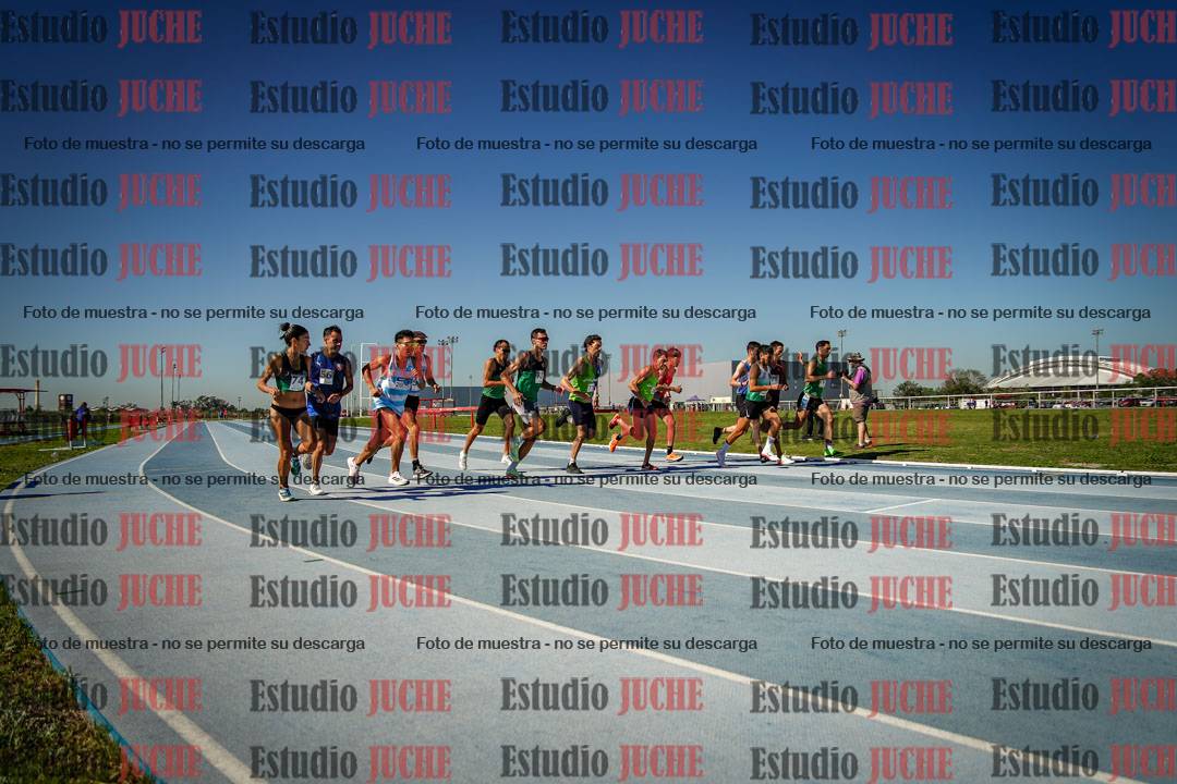 Fotos de los 5000 m de mujeres y varones - serie 1