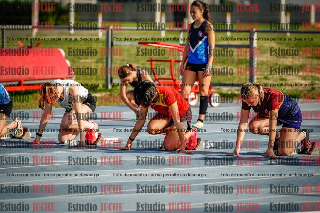Fotos de los 100 m con vallas de mujeres - heptatlón 1