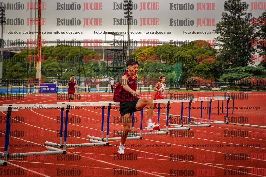 Fotos de los 295 m con vallas de varones