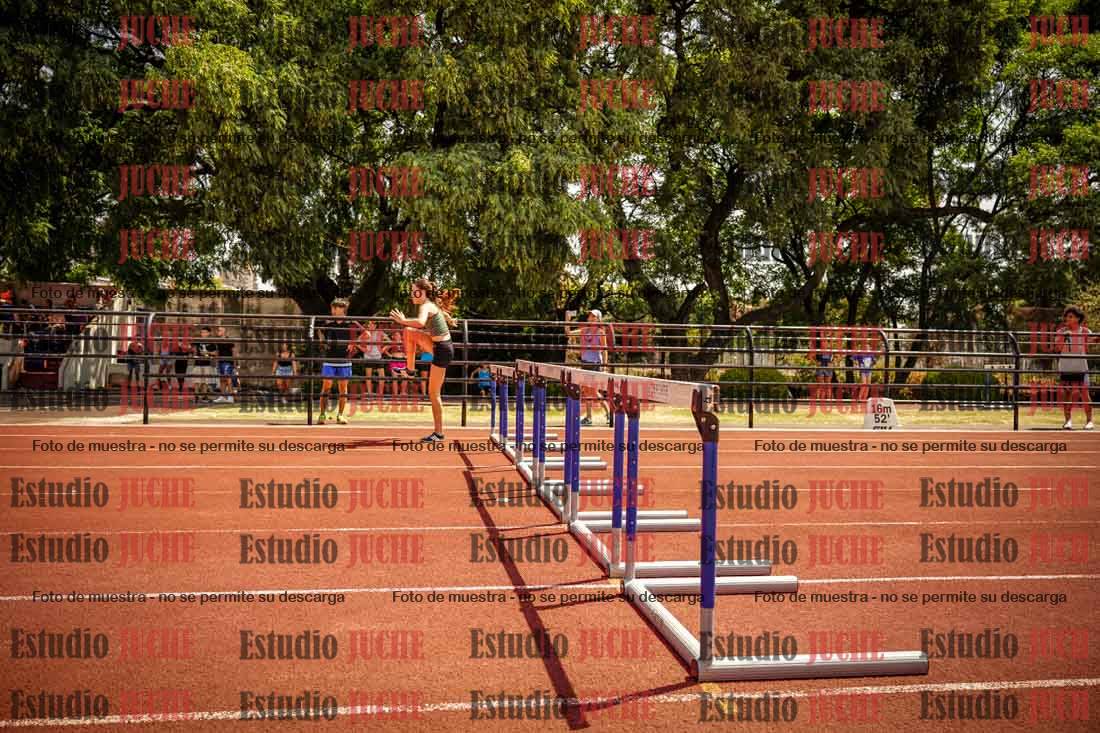 Fotos de los 100 m con vallas de mujeres