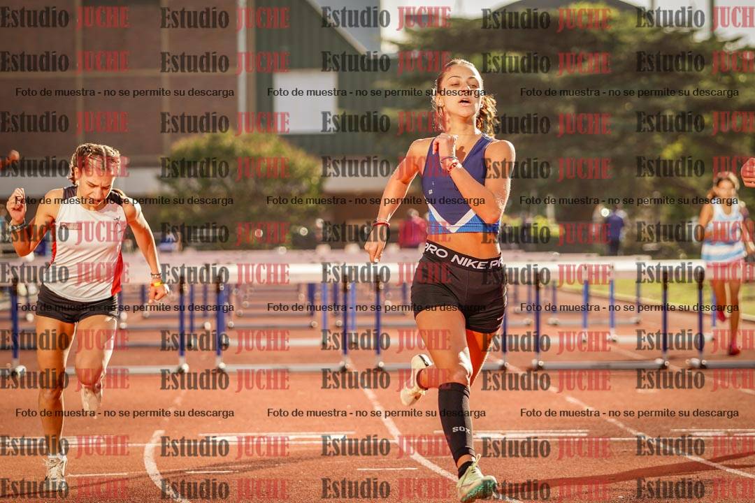 Fotos de los 80 m con vallas de mujeres - U16