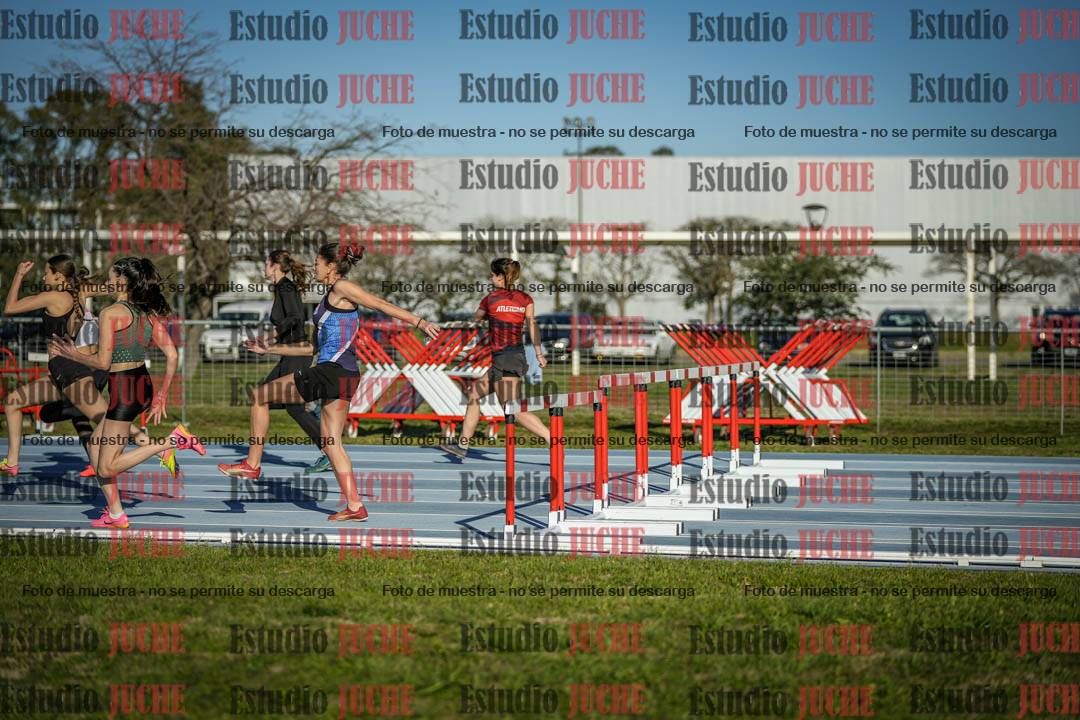 Fotos de los 100 m con vallas de mujeres