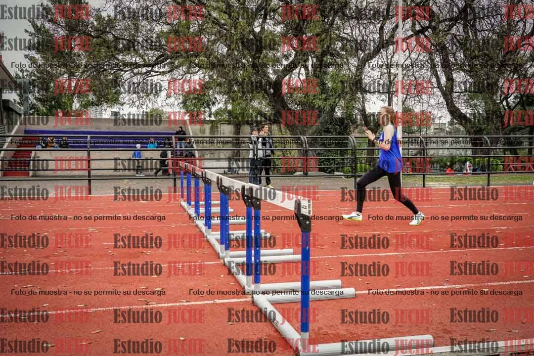 Fotos de los 295 m con vallas de mujeres - U16