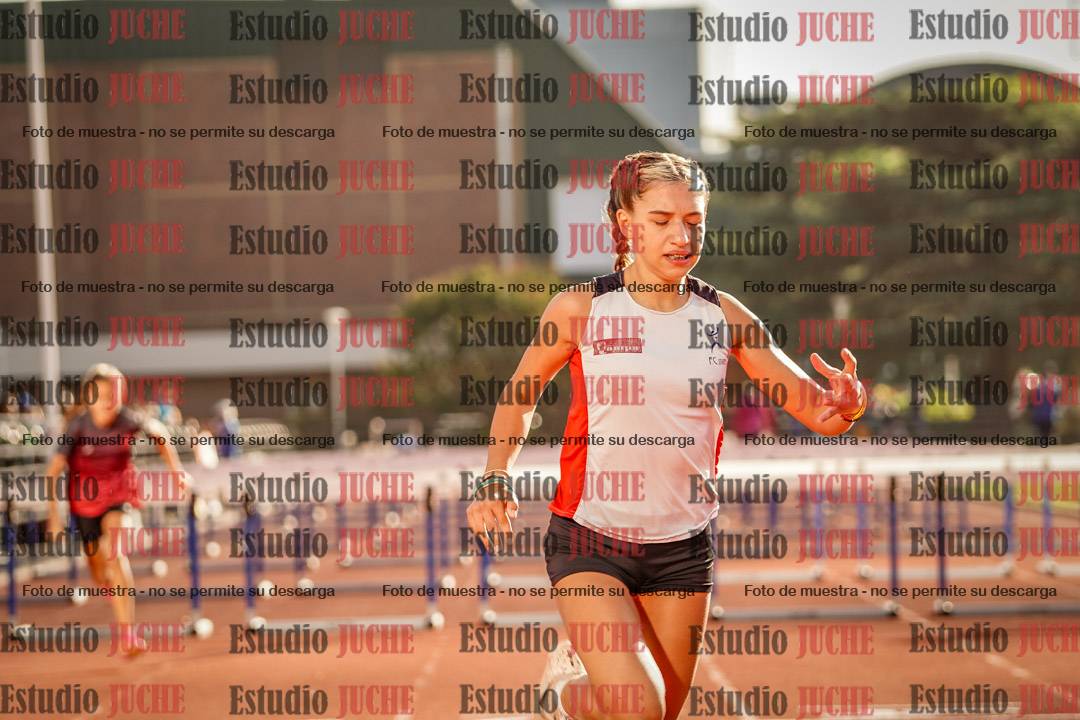 Fotos de los 80 m con vallas de mujeres - U16