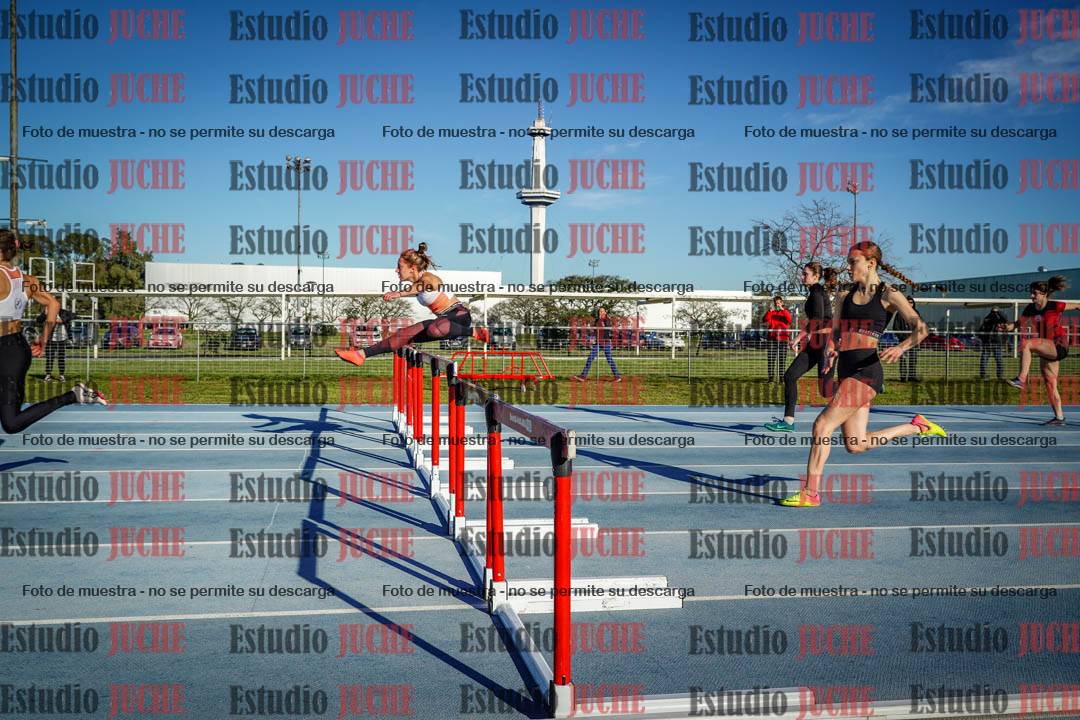 Fotos de los 100 m con vallas de mujeres