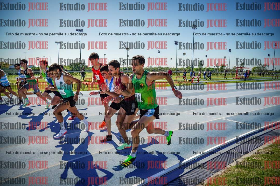 Fotos de los 5000 m de mujeres y varones - serie 1