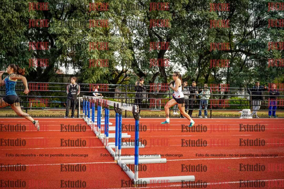 Fotos de los 100 m con vallas de mujeres - heptatlón 1