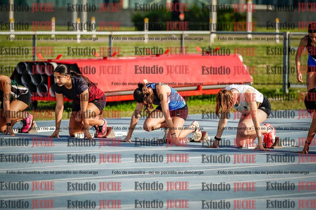 Fotos de los 100 m con vallas de mujeres - heptatlón 1