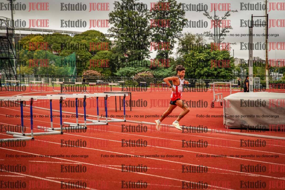 Fotos de los 295 m con vallas de varones