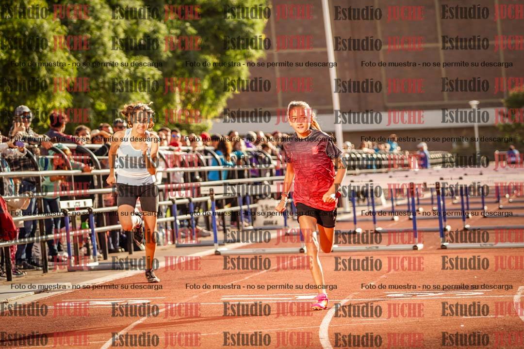 Fotos de los 80 m con vallas de mujeres - U16