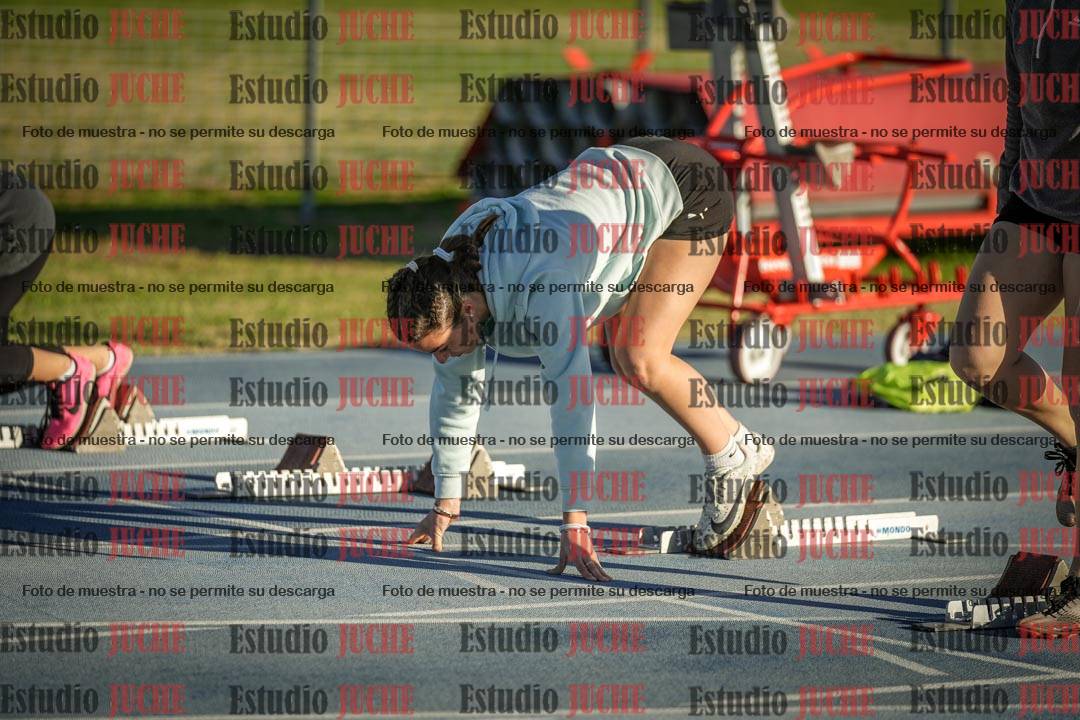 Fotos de los 100 m con vallas de mujeres