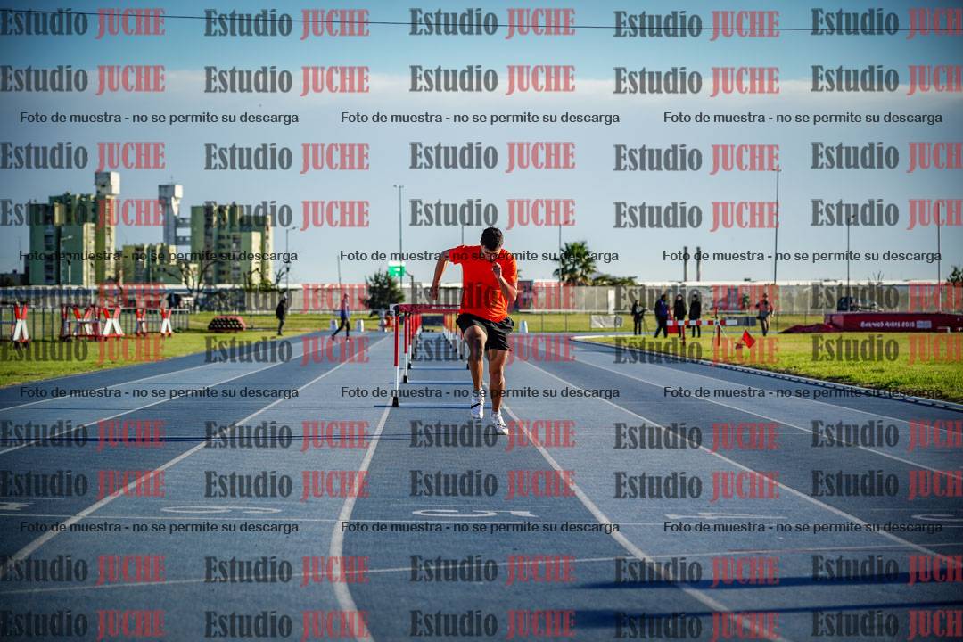 Fotos de los 110 m con vallas de varones - decatlón 6