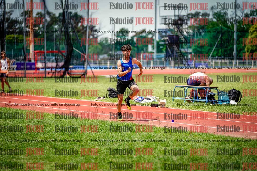 Fotos del salto en largo de varones
