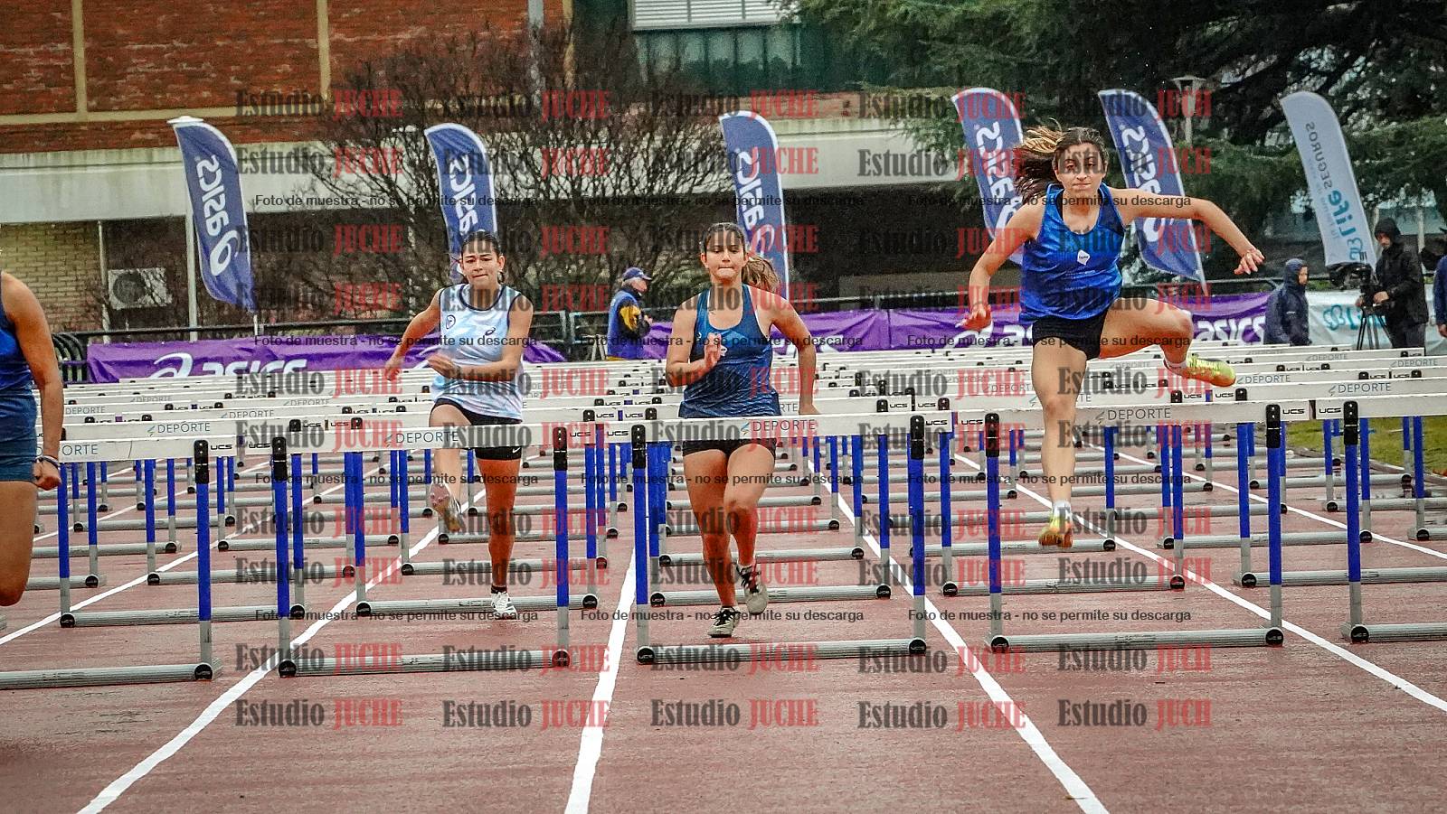 Fotos de los 100 m con vallas de mujeres - heptatlón 1