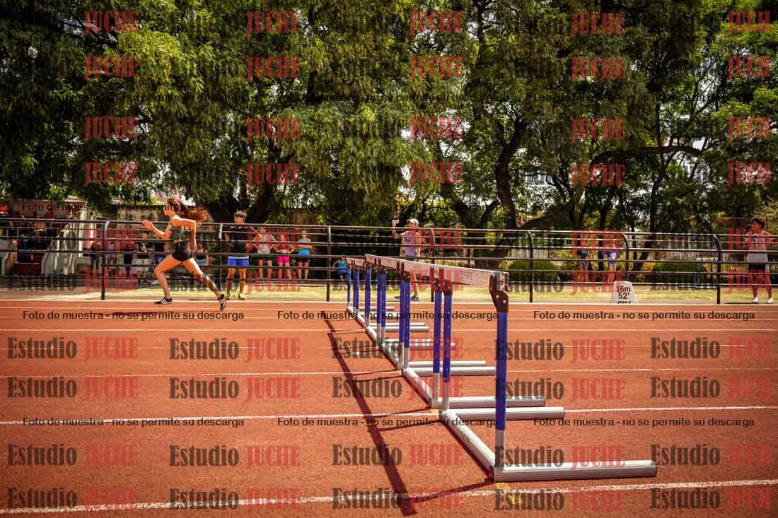 Fotos de los 100 m con vallas de mujeres