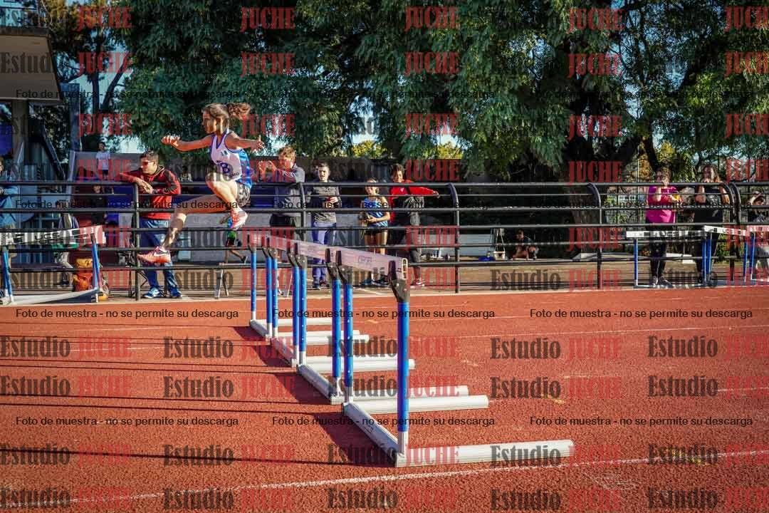 Fotos de los 80 m con vallas de mujeres - U16