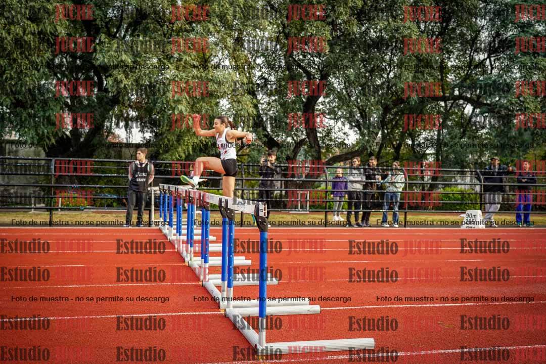 Fotos de los 100 m con vallas de mujeres - heptatlón 1