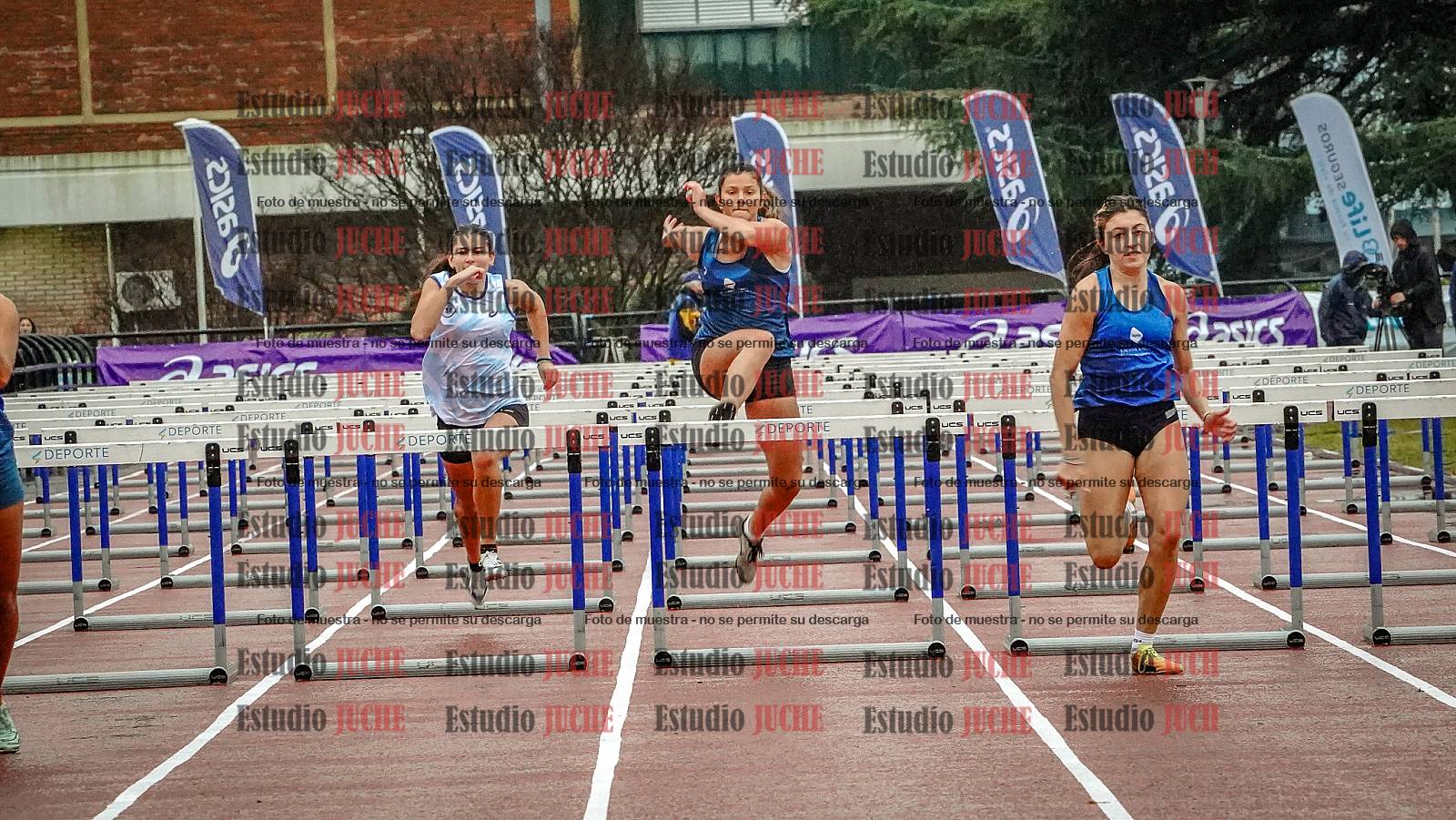 Fotos de los 100 m con vallas de mujeres - heptatlón 1