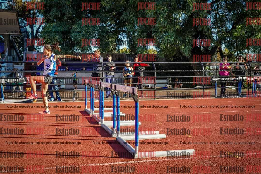 Fotos de los 80 m con vallas de mujeres - U16