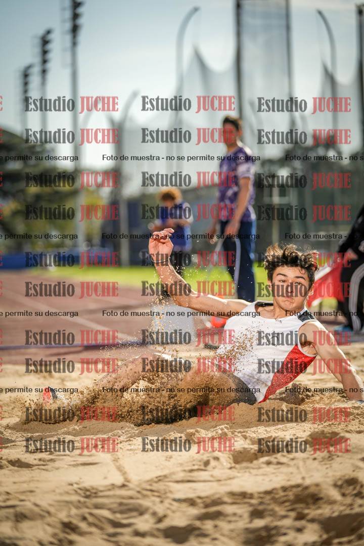 Fotos del salto en largo de varones - ambas categorías