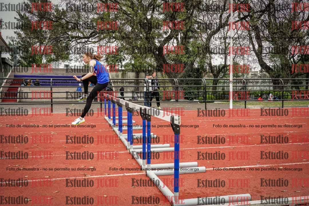 Fotos de los 295 m con vallas de mujeres - U16