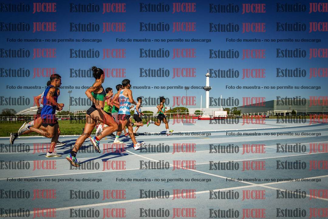 Fotos de los 5000 m de mujeres y varones - serie 1